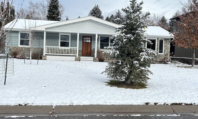 Upper Rattlesnake Casa | Beautiful Winter Wonderland