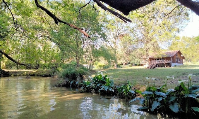 Levignacq Villa | Preciosa casa de madera a orillas de un arroyo a 17 km del océano