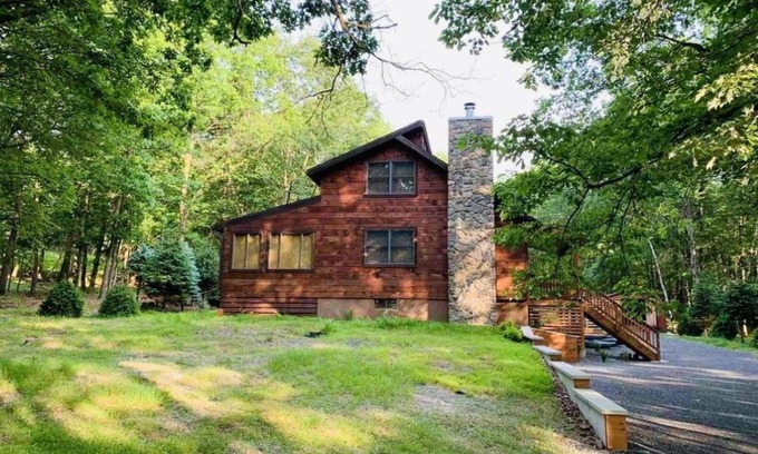 Albrightsville Cabina | Beautiful wooden lodge cabin in the Heart of the Poconos.