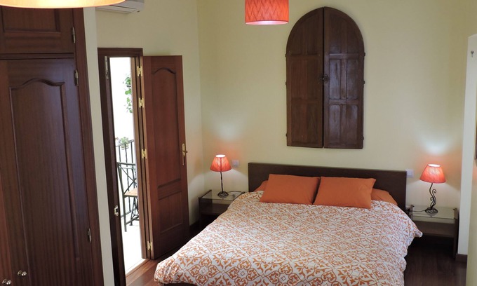 San Bartolome Casa | Preciosa casa del siglo XVIII en el centro de Sevilla: terraza y wifi gratuito.
