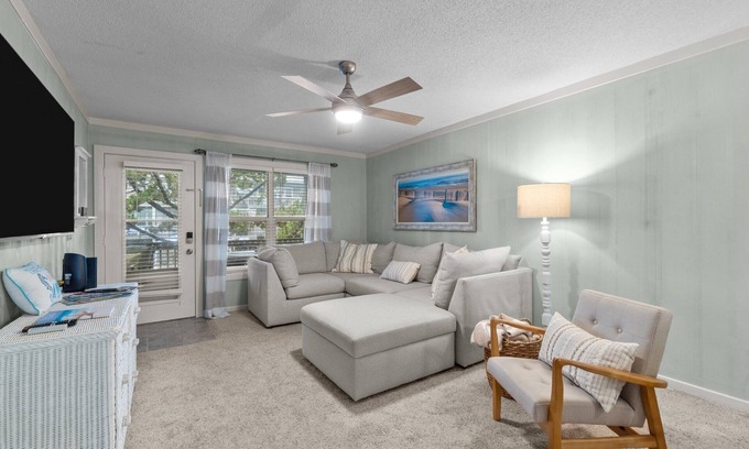 Ocean Sands Condominio | Beautifully decorated condo in Corolla with community pool outside!
