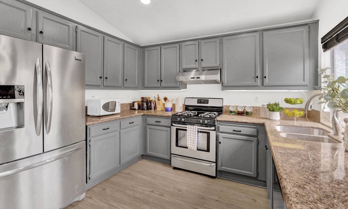 Stevenson Ranch Casa | Beautifully designed Home near Magic Mountain!!