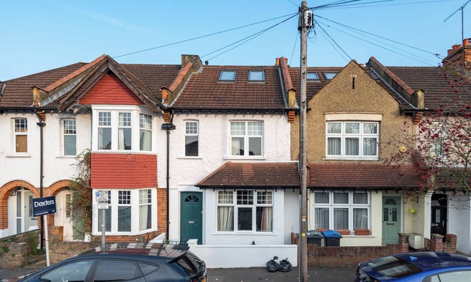 Abbey Casa | Beautifully furnished chic home near Wimbledon