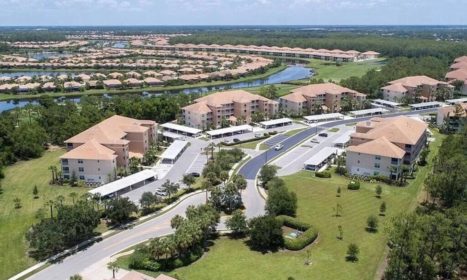 Pelican Preserve Condominio | Beautifully furnished condo in Pelican Preserve.