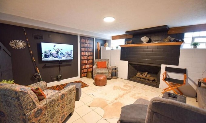 Portage Lakes Cabaña | Beautifully furnished cottage in Portage Lakes