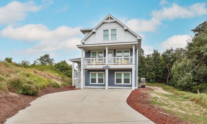 Monteray Shores Casa | Beautifully Furnished. Hot Tub. Foosball. Bring Fido.