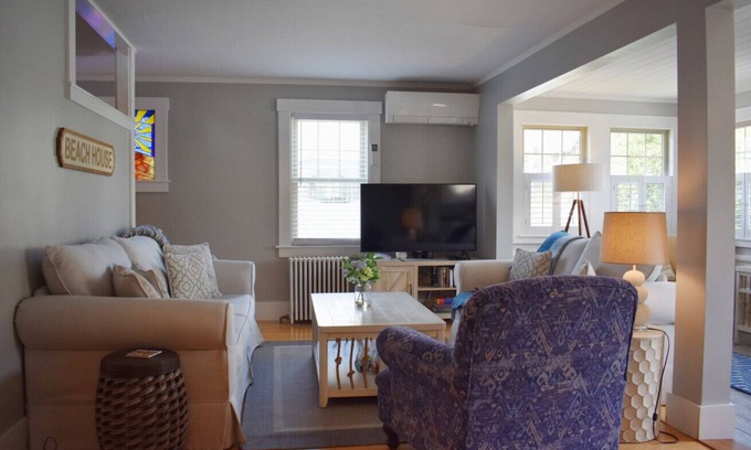 Ogunquit Cabaña | Beautifully Modern Downtown Ogunquit Home