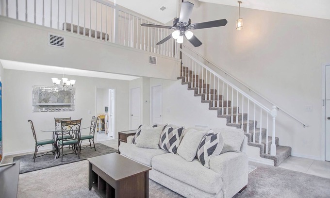 East Arlington Casa | Beautifully Remodeled Lakefront Townhome