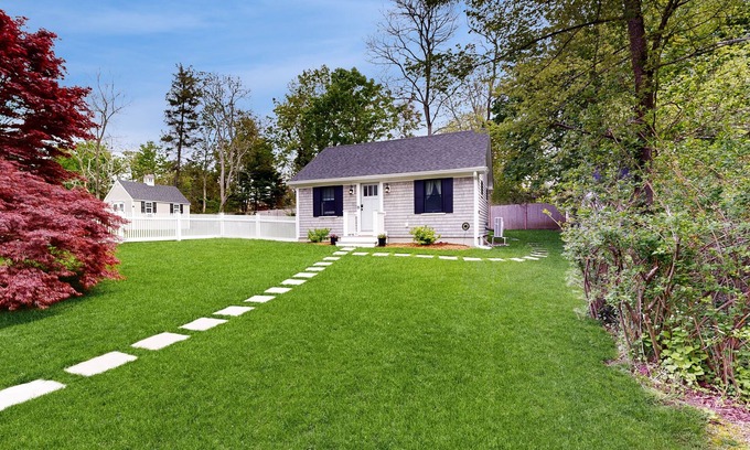 Orleans Cabaña | Beautifully remodeled cottage near the beach with central AC, gas grill & lawn