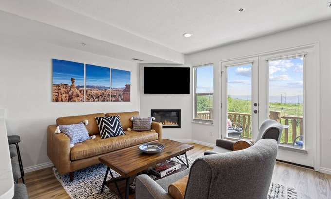 Wolf Creek Condominio | Beautifully remodeled condo, clean/cozy and minutes form Powder and Snowbasin.