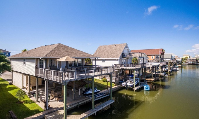 Galveston Casa | Hermosa casa en el canal a pocos pasos de la playa! Se admiten mascotas, WIFI gratuito