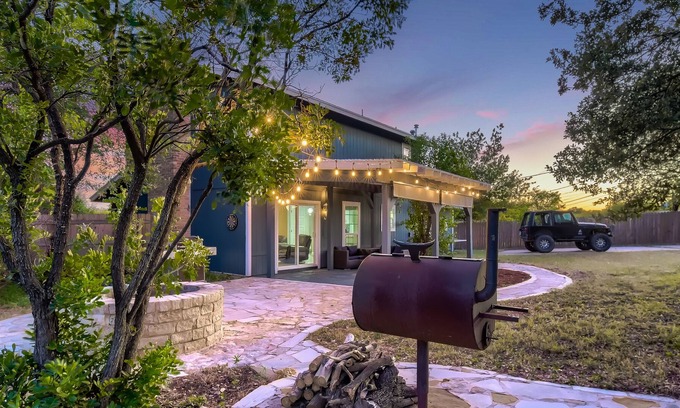 North Austin Civic Association Casa | Beautifully Remolded 3 Bedroom Nearby the Q2 Stadium and The Domain - by PMI Austin Metro