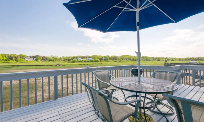 East Sandwich Cabaña | Beautifully Renovated Marsh Front Cottage