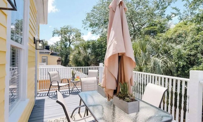 Historic Downtown Savannah Casa | Beautifully Renovated 5 bedroom 5 bath