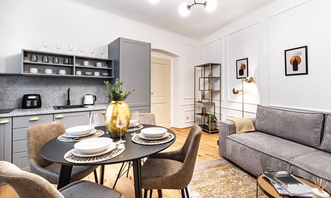 Mala Strana Apartamento | Beautifully renovated apartment at Lesser Town Square