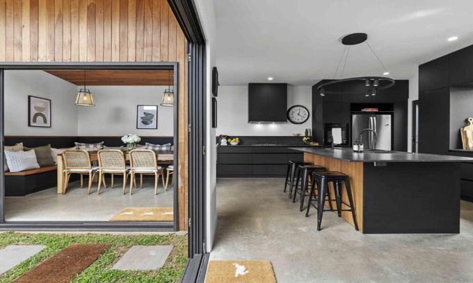 Carrington Casa | Beautifully Renovated Period Property Walking Distance To Cbd