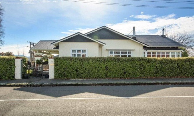 Blenheim Casa | Beautifully Renovated Bungalow