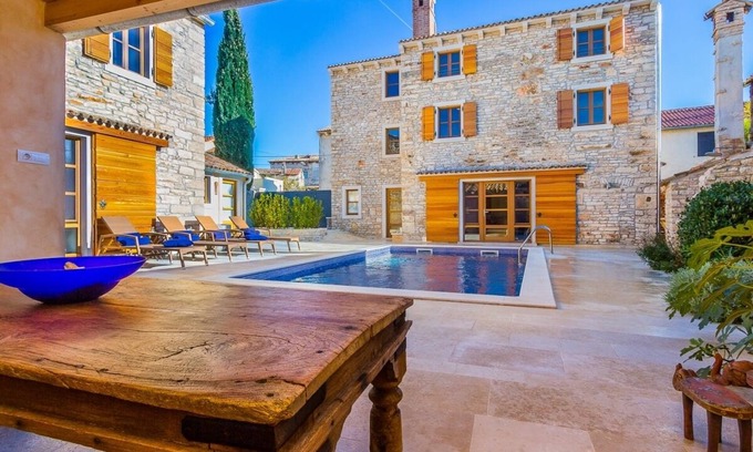 Liznjan Villa | Villa tradicional de piedra bellamente renovada, piscina privada en el pintoresco pueblo de Sisan.