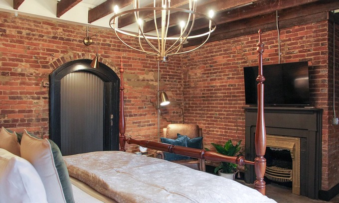 Gallatin Cabaña | Beautifully Restored Historic Guesthouses /Boutique Finishes /Close to Nashville