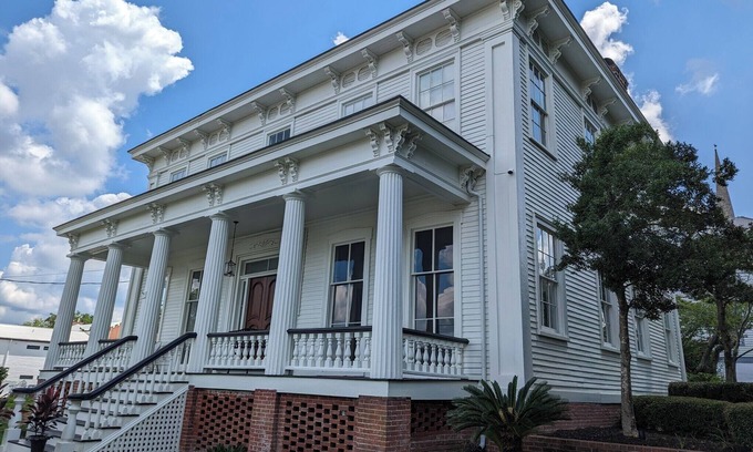 Riverwalk Casa | Beautifully Restored Modern Flair Greek Revival Estate in Downtown Wilmington