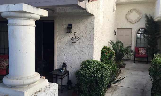Palm Springs Condominio | Hermosamente decorado en el escondite de castia del centro de Palm Spring