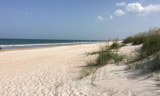 Amelia City Casa | Bellamente actualizado 3/2 Home en Summer Beach Steps from the Ocean