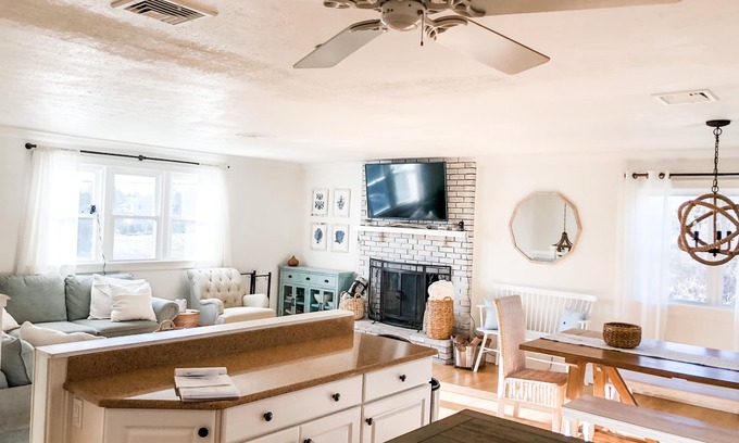 Snug Harbor Casa | Beautifully Updated, Pet Friendly, Family Beach House in Snug Harbor!