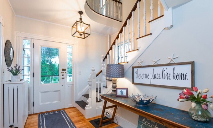 Newburyport Casa | Beautifully updated Victorian in downtown historic Newburyport