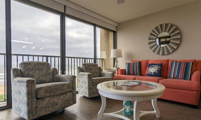 South Padre Island Condominio | Beautifully Remodeled Condo in the Perfect Beachfront Location
