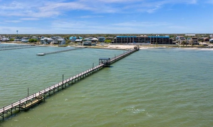 Rockport Condominio | Beauty Blues Laguna Reef 310 | Waterfront Condo w/Pool, Pier & Stunning Views