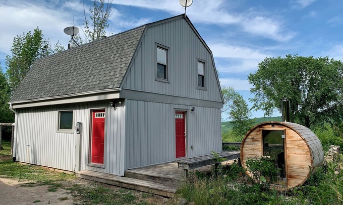 Grey Highlands Otro | Beaver Valley Modern Farmhouse