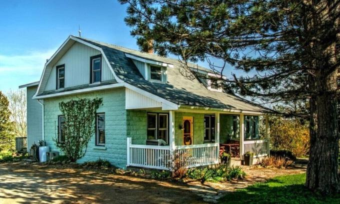 Grey Highlands Casa | Beaver Valley Modernized Farmhouse on 100 Acres