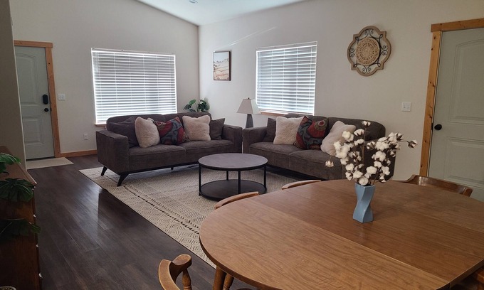 Dillon Casa | Beaverhead House Rental