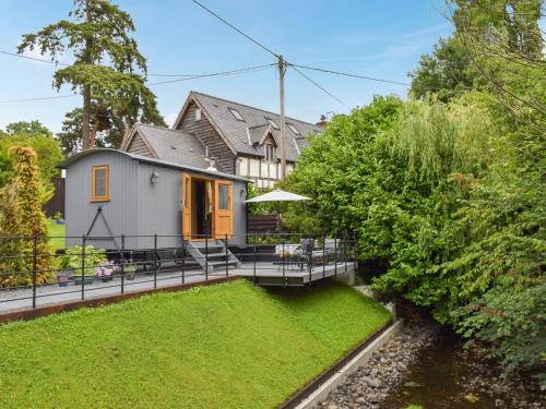 Bettws Cedewain Casa | Bechan Brook Hut