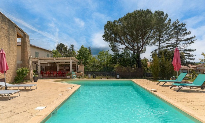 Vinon-sur-Verdon Apartamento | Alojamiento y desayuno 'Suite Parentale' con piscina privada, terraza privada y Wi-Fi