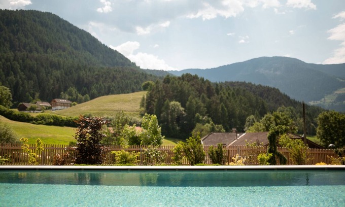 San Lorenzo di Sebato Otro | Alojamiento y desayuno 'Castel Maurn Exclusive' con vistas a la montaña, piscinas y Wi-Fi