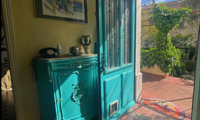 Le Teil Cama Y Desayuno | Bed and Breakfast 'Chambre Spacieuse' with Shared Terrace, Shared Garden and Wi-Fi