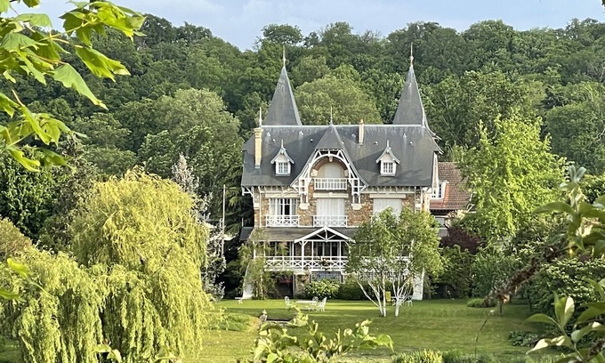 Poissy Cama Y Desayuno | Bed and Breakfast, Charming House, 20 min From Paris , Garden
