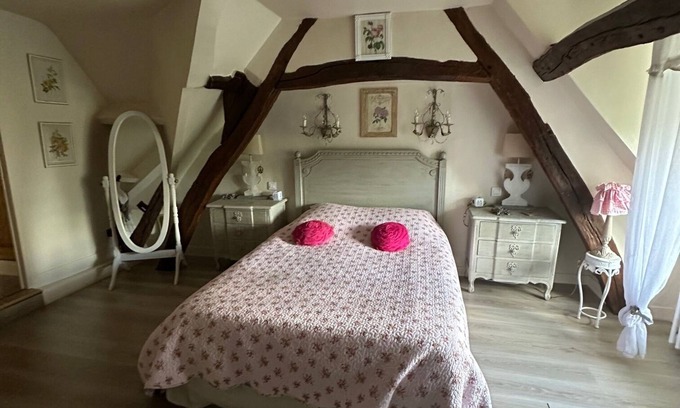 Suzay Cama Y Desayuno | Chambre d'hôtes 'English Roses' con piscina privada, jardín compartido y Wi-Fi