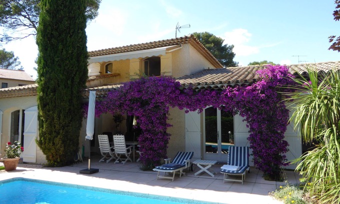 Saint-Raphael Cama Y Desayuno | BED AND BREAKFAST, private 1st floor in villa