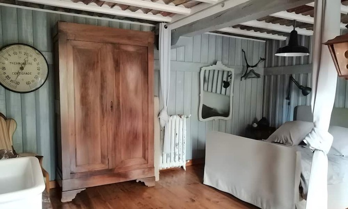 Noaillan Cama Y Desayuno | Bed and Breakfast 'L'orée De Lansot - Chambre Romance' with Shared Terrace, Shared Garden and Wi-Fi