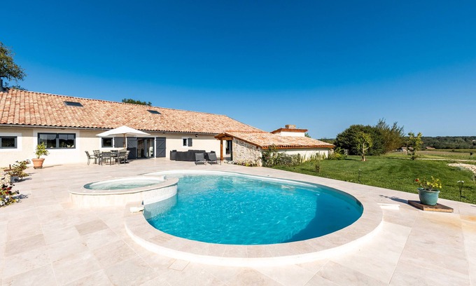 Bazas Cama Y Desayuno | Bed and Breakfast 'Le Palmier Exotique' with Shared Pool, Shared Terrace, and Wi-Fi
