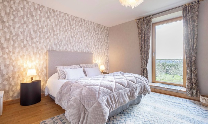 Concarneau Cama Y Desayuno | Alojamiento y desayuno 'Madame De Staël' con terraza compartida, jardín compartido y Wi-Fi