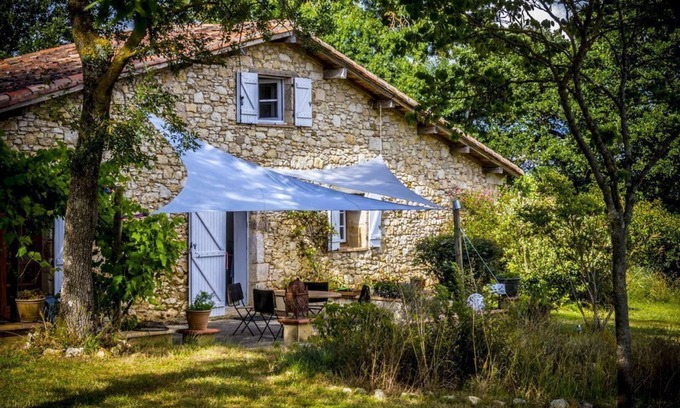 Touget Cama Y Desayuno | Bed and breakfast, Sonia. Quiet former sheepfold with swimming pool and panoramic view