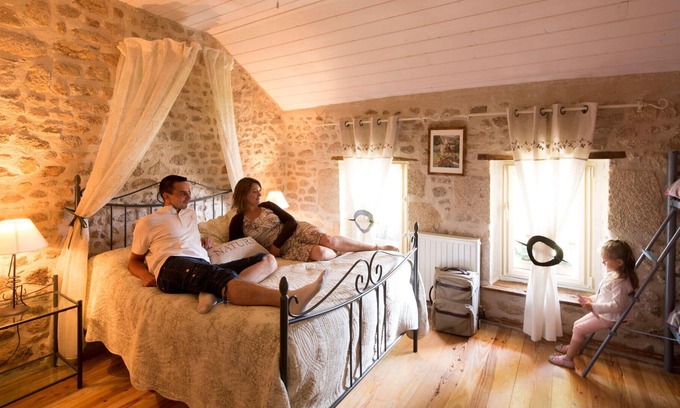 Naillat Casa | 2 habitaciones 4 adultos 2 niños desayuno en reserva SPA piscina