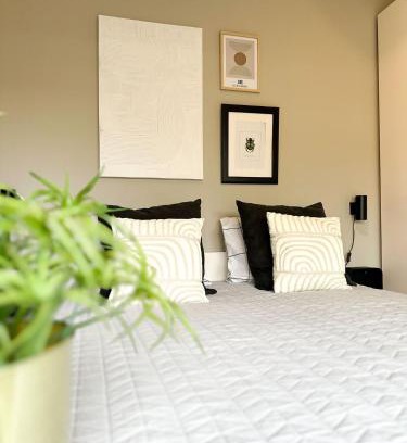Sneek Casa | Bed & Breakfast Waterpoort - incl licht ontbijt en parking