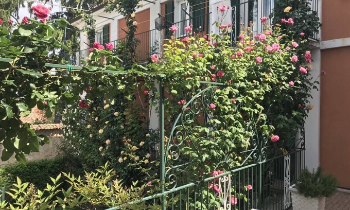 La Morra Apartamento | Cama y Rosas "Meni"