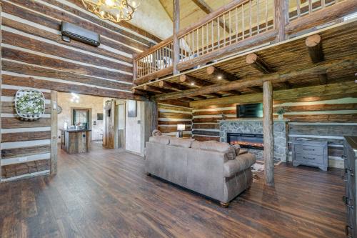 Bedford Casa | Bedford Cabin with Porch, 5 Mi to Historic District!