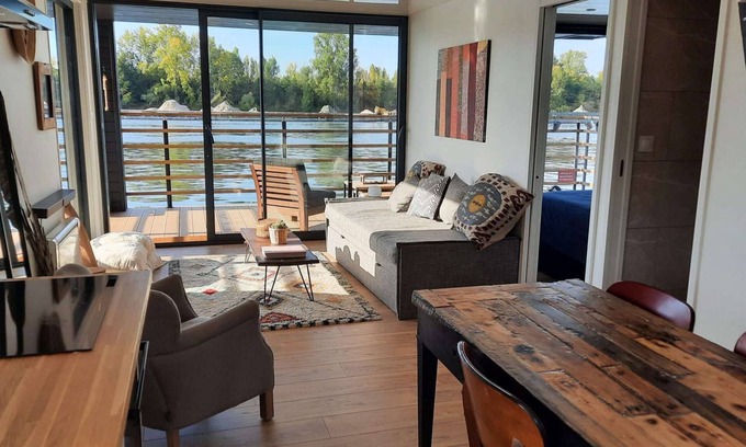 Vaux-sur-Seine Alquiler De Eote | Bedroom with a view on the Seine. 40min from Paris.