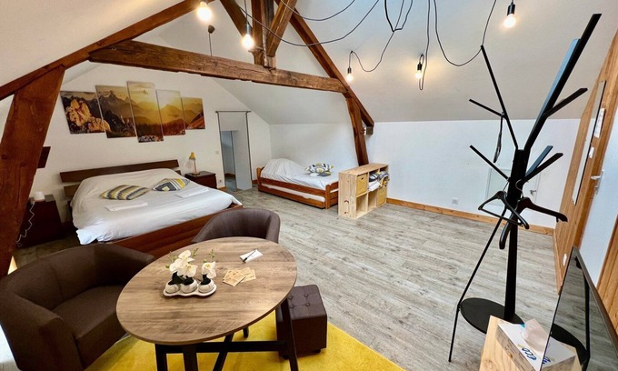 Lussac-les-Chateaux Apartamento | Bedroom for up to 4 people